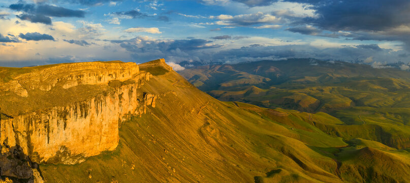 Plateau Bermamyt and hills at sunset © Kokhanchikov