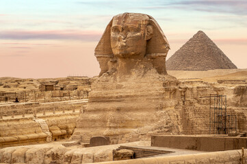 Fototapeta na wymiar General view of pyramids with Sphinx. The Sphinx and the Piramids, famous Wonder of the World, Giza, Egypt. incredible view of the face of the Sphinx and the great pyramid. travel background
