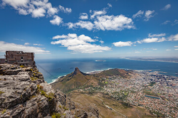Fototapeta na wymiar stunning view from Table mountain down to the city of Cape Town