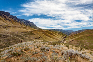 Fototapeta na wymiar dangerous pass road to Sanipass, border between South Africa and Lesotho, 