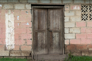 Fototapeta na wymiar A wood door and brick wall