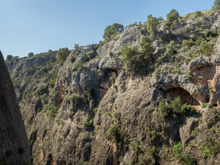 Famosa localizaci&oacute;n  "Cueva Sima de la Serreta" ubicada en Murcia, Espa&ntilde;a (Europa). La &uacute;nica cueva de Espa&ntilde;a con restos romanos. Vistas de un mirador integrado en una construcci&oacute;n rocosa.