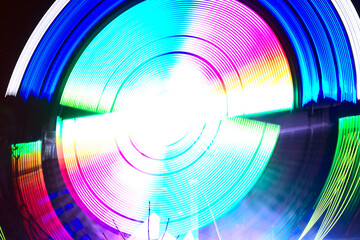 Pose longue devant un manégé illuminé