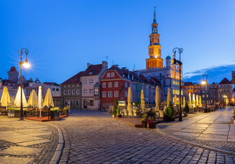 Obraz premium Poznan. Old Town Square with famous medieval houses at sunrise.