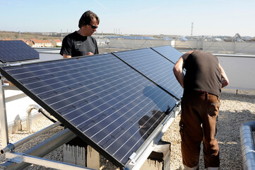 poseurs de panneaux solaires