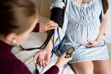 Measuring the pressure of a pregnant woman at home.