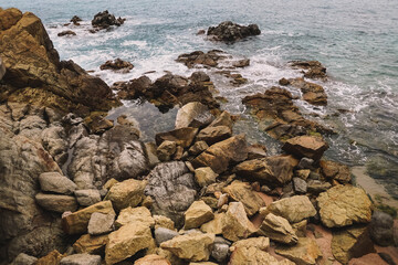 Paisaje de un acantilado mediterráneo europeo
