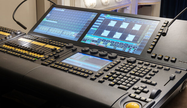 Professional stage lighting control console