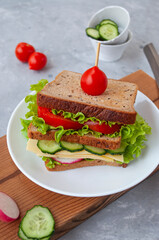 Freshly cooked rye bread sandwich with delicious vegetables.