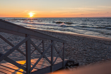 Morze bałtyckie zachód słońca Sunset Sea poręcz Domek Budka ratownika - obrazy, fototapety, plakaty