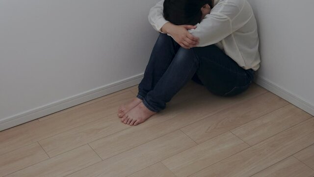 女性・引きこもり・落ち込む