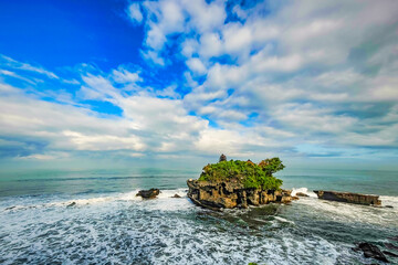 Obraz premium scenic view of the sea temple Tanah Lot, Bali, Indonesia