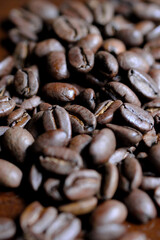 美味しいコーヒー豆のアップ「縦構図」