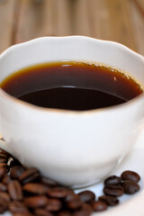 温かいカップに入ったコーヒー