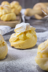 Pour the cream on the table ready to serve.
