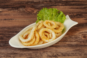 Roasted squid rings with salad