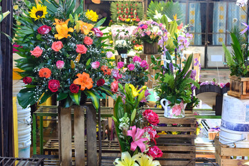 Fototapeta na wymiar Flowers market.. Bouquet of flowers of multiple colors. Beautiful and colorful bouquet of flowers with a variety of flowers.