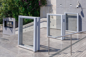 wide glass folding gate modern construction