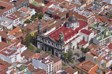 Foto aérea con vista de la catedral de San Cristobal de La Laguna en la isla de Tenerife, Canarias