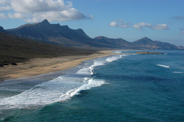 Fotografía aérea de las playas de Cofete en la costa de Jandia al sur de la isla de Fuerteventura en Canarias