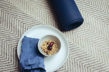 Yoga und gesundes Frühstück