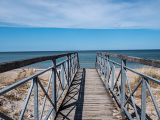 Brücke zum Strand an der Ostsee