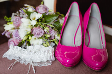 Wedding accessories: Bride's vibrant pink shoes and boutonniere 
