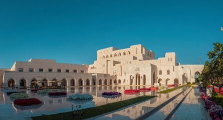 Fototapeta premium Opera House with blue sky and the beige building