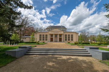 Fototapeta premium Glauber Springs Hall (Dvorana Glauberových pramenů in Czech) in the park of the famous a great Czech spa town Frantiskovy Lazne (Franzensbad) in the western part of the Czech Republic - Europe