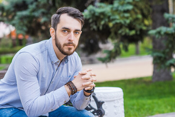 Obraz premium Portrait of a man who sits on a bench and thinks