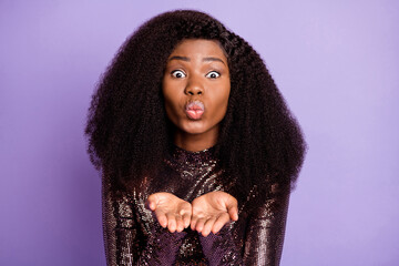 Photo of young pretty charming lovely african woman with wavy hair send air kiss isolated on violet color background