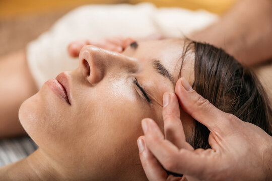 Thai Facial Anti Age Massage - Acupressure Techniques of Traditional Thai Massage