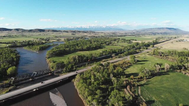 Connecting bridge between Gallatin Absaroka Beartooth Livingston
