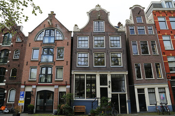 Fototapeta na wymiar The typical houses of the city of Amsterdam