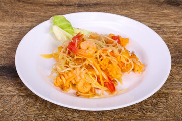 Thai salad with papaya and prawn