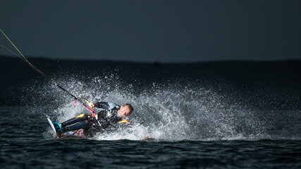 Obraz premium Paraplegic kitesurfer Thierry Schmitter 