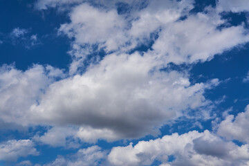 Obraz premium Grey cumulus clouds on the blue sky