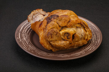 Baked pork knuckle with spices