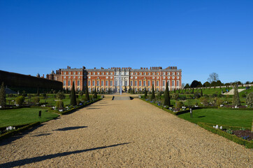 Hampton Court Palace - 434599367