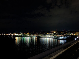 Fototapeta na wymiar Night view over the river 