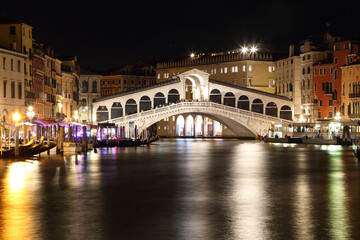 Night view of Rialto bridge. Venice