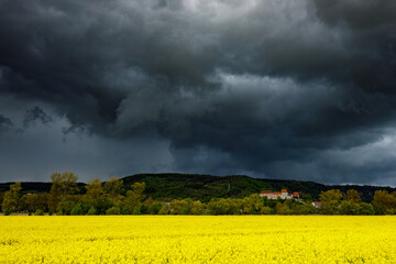 The Creuzburg castle in Thuringia in a thunderstorm - obrazy, fototapety, plakaty