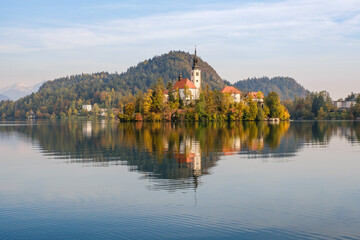 Obraz premium Bled lake with the church on the island in Slovenia