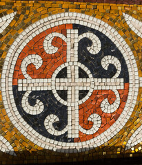 mosaic panel,a mosaic panel is a large panel interspersed with pieces of multi-colored materials that form a semantic pattern or pattern and perform an aesthetic function