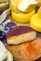 Assorted goat cheese (paprika) 