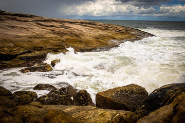 Fototapeta na wymiar Waves on a rocky beach