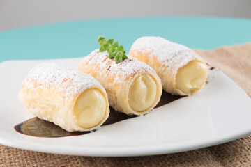 Postres deliciosos, torta con helado