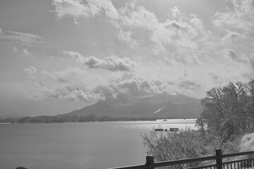 桧原湖から磐梯山を望む（福島県）
