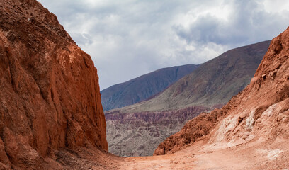 Camino en la monta&ntilde;a