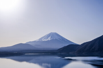 山梨県本栖湖と富士山